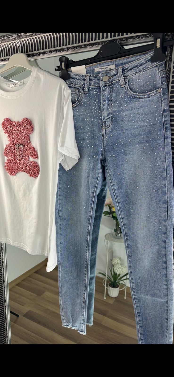 Blugi Skinny cu talie medie și aplicații strălucitoare - hover